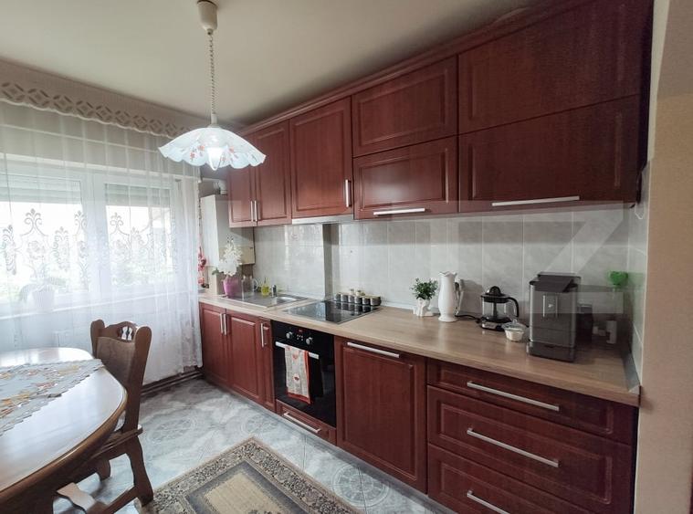 Apartament cu 2 camere decomandate, 52 mp, AC, boxa, renovat, zona Micro 16 - 9