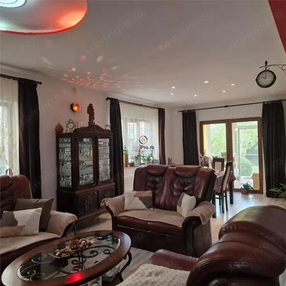 Casă cu 5 camere cu Teren 333 Mp în Central