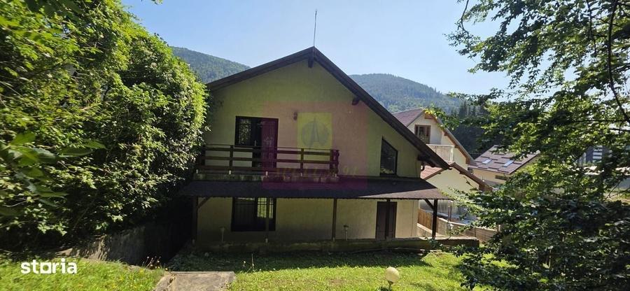 Casă cu 4 camere în Central