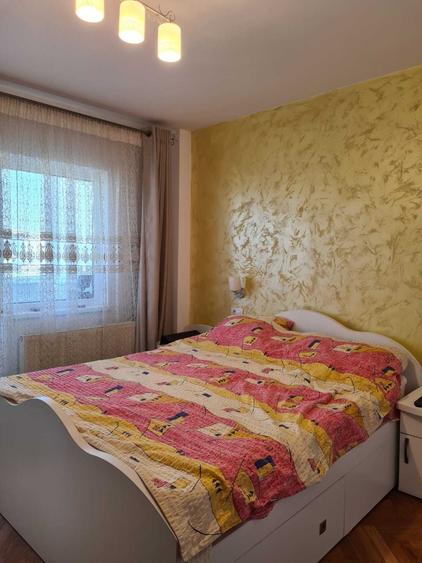 Apartament cu 4 camere decomandat în Central