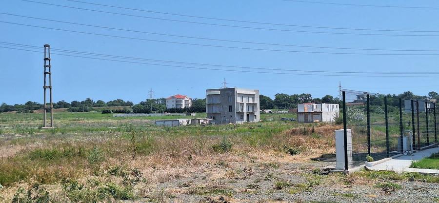Teren agricol intravilan de 1666 mp, în Periferie
