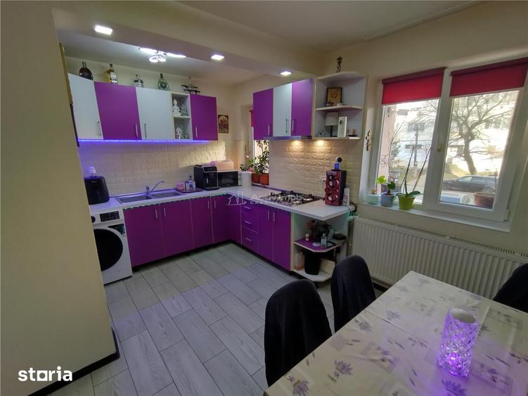 Apartament cu 3 camere semidecomandat în Central