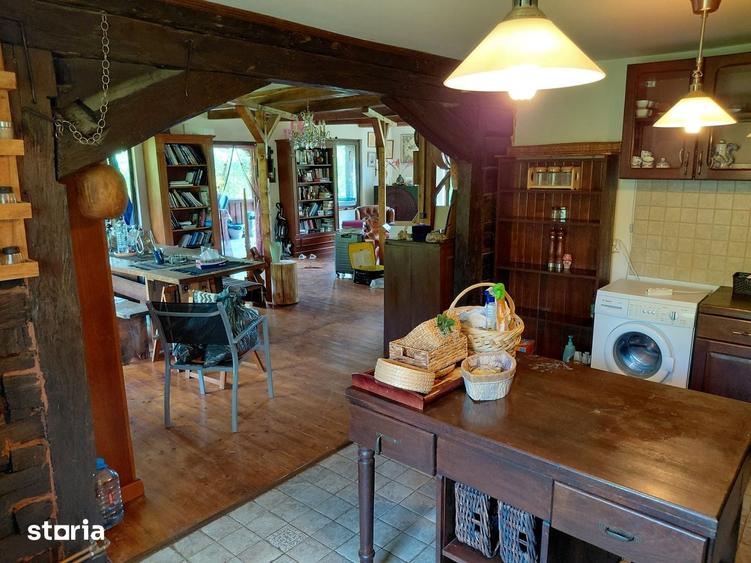 Casa structura autentica maramureseana Snagov la 200m DN1 Tancabesti - 13