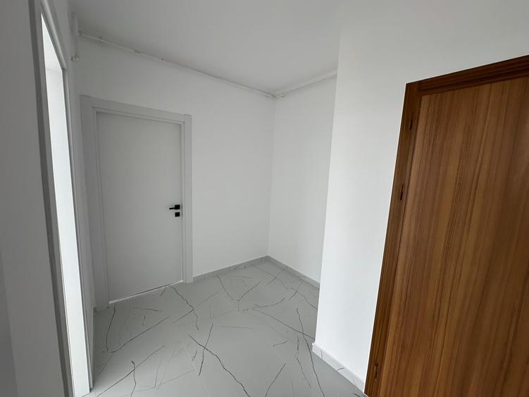 Apartament cu 3 camere decomandat în Vitan