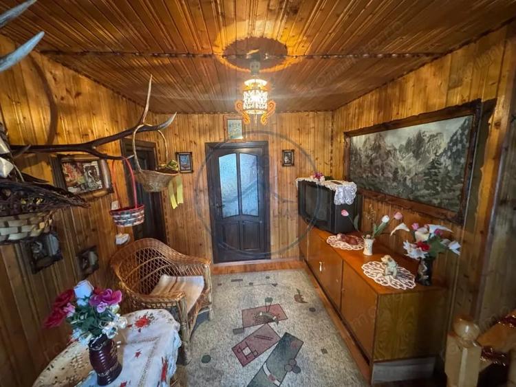Casă cu 6 camere cu Teren 2000 Mp în Central
