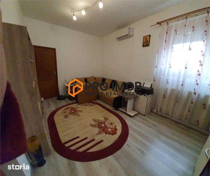 Casă cu 5 camere decomandat cu Canalizare în 23 August