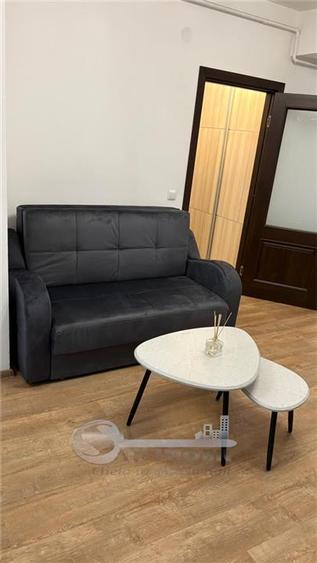 Apartament cu 2 camere semidecomandat, mobilat în Central