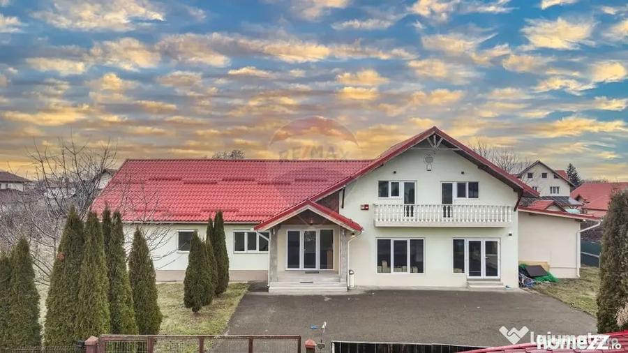 Casă cu 3 camere cu Teren 1400 Mp în Stupini