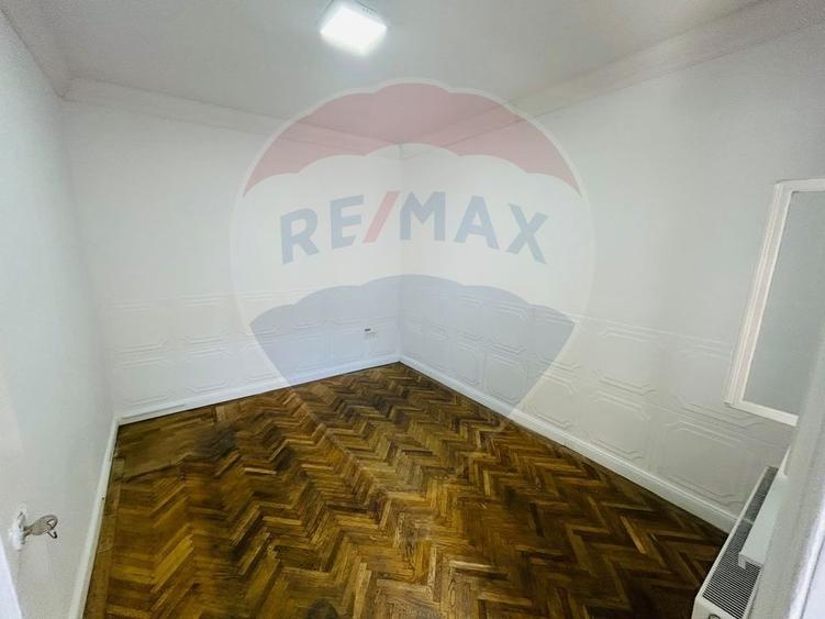 Casă individuală cu 3 camere cu Teren 160 Mp în Central
