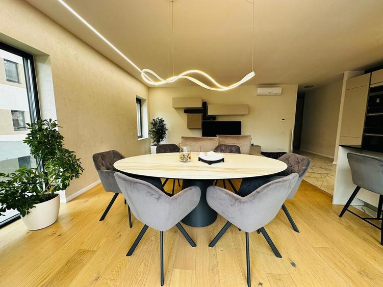 Apartament cu 4 camere decomandat, mobilat în Iancu Nicolae