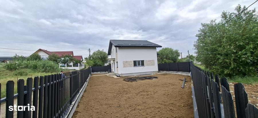 Casă cu 4 camere cu Teren 300 Mp în Holboca