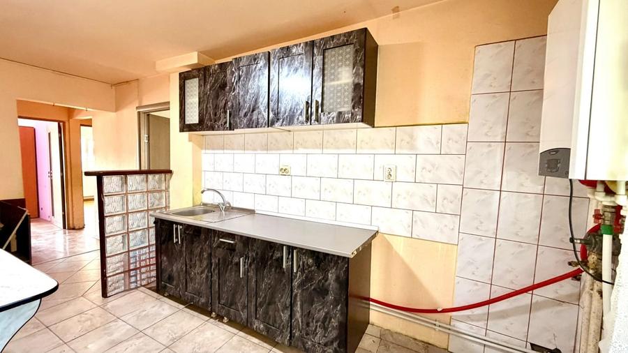 Apartament cu 3 camere decomandat, mobilat în Între Lacuri