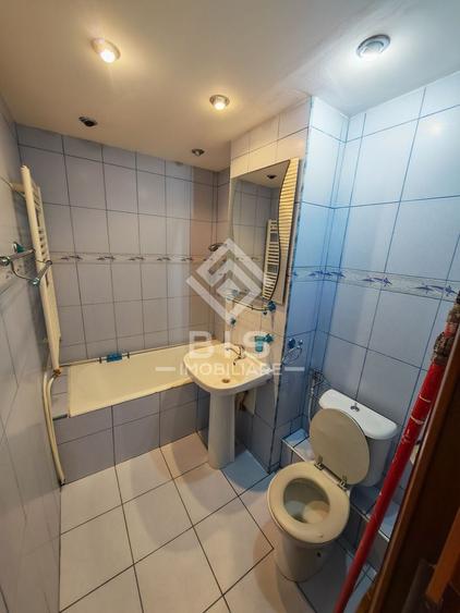 Apartament cu 4 camere semidecomandat în Central