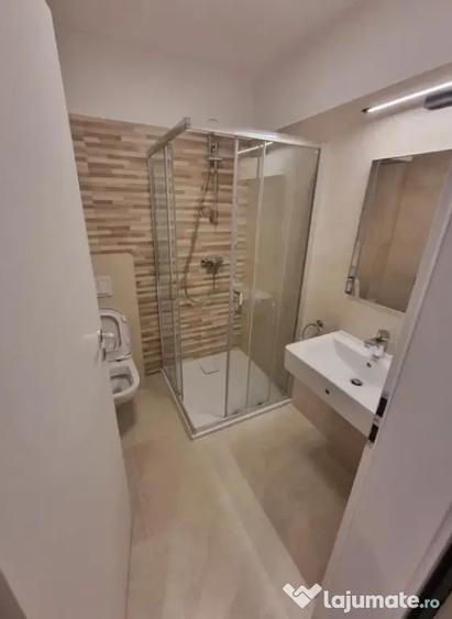 Apartament cu 3 camere decomandat în Tractorul