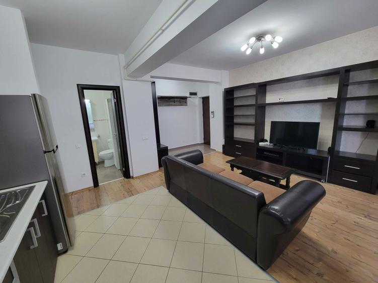Apartament cu 2 camere semidecomandat în Jiului