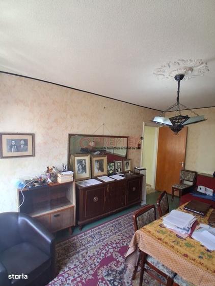 2 Camere de Vanzare Strada Vatra Dornei, Sector 4 - 5