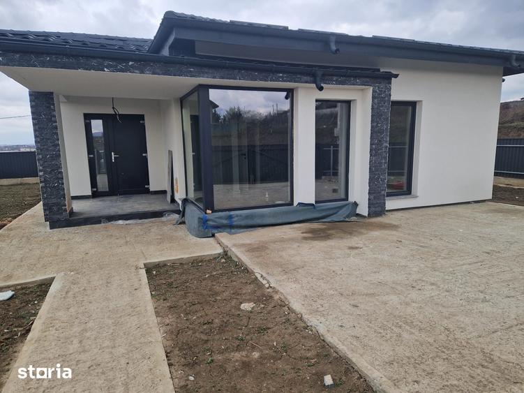 Casă cu 3 camere cu Teren 400 Mp în Bucium