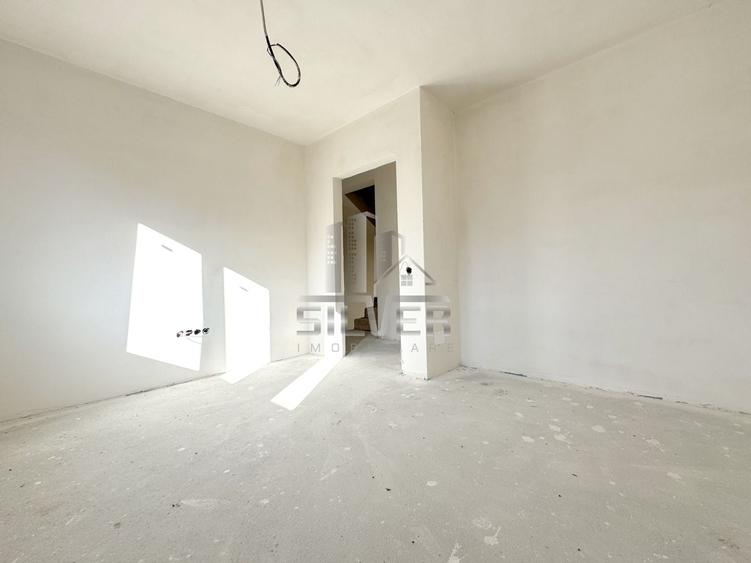 Duplex cu 4 camere cu Canalizare în Florești
