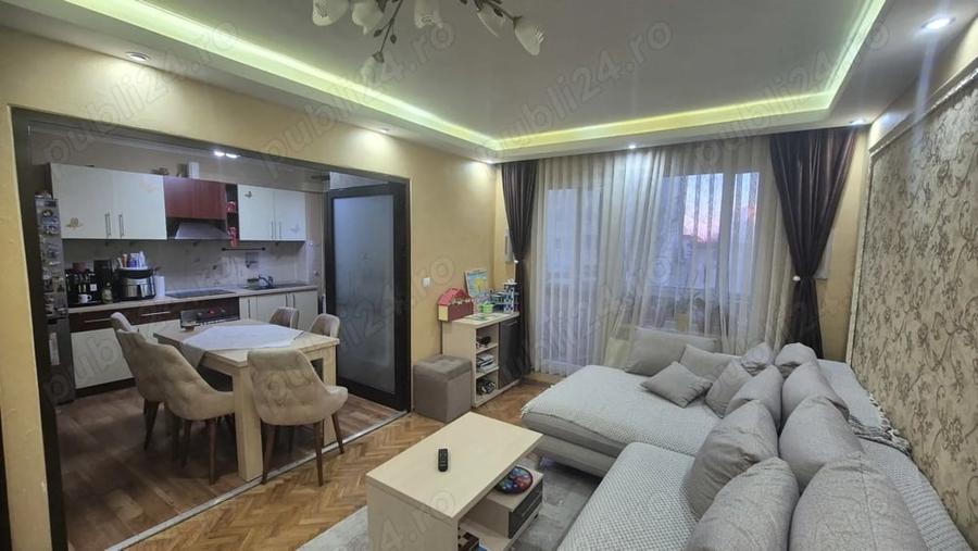 Apartament cu 3 camere decomandat în Sânmartin