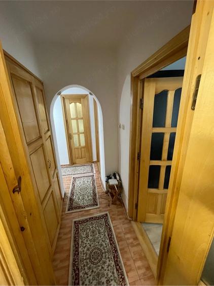 Apartament cu 3 camere decomandat, mobilat în Central