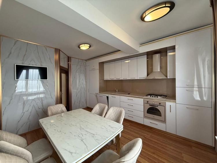 Apartament cu 3 camere decomandat, mobilat în Faleză