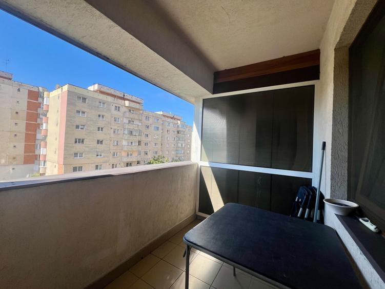 Apartament cu 3 camere semidecomandat, mobilat în Mărăști