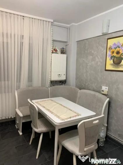 Apartament cu 3 camere decomandat în Traian