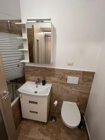 Apartament cu 3 camere decomandat în Nicolina