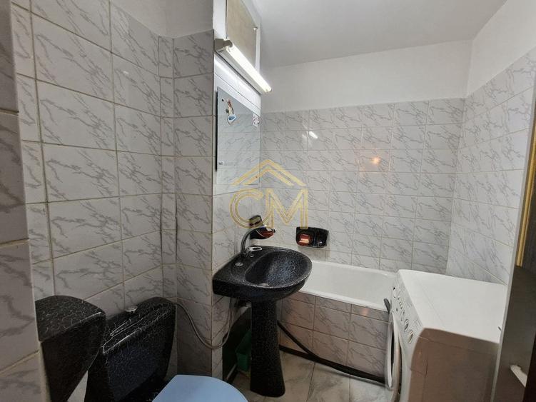 Apartament cu 4 camere decomandat, mobilat în Central