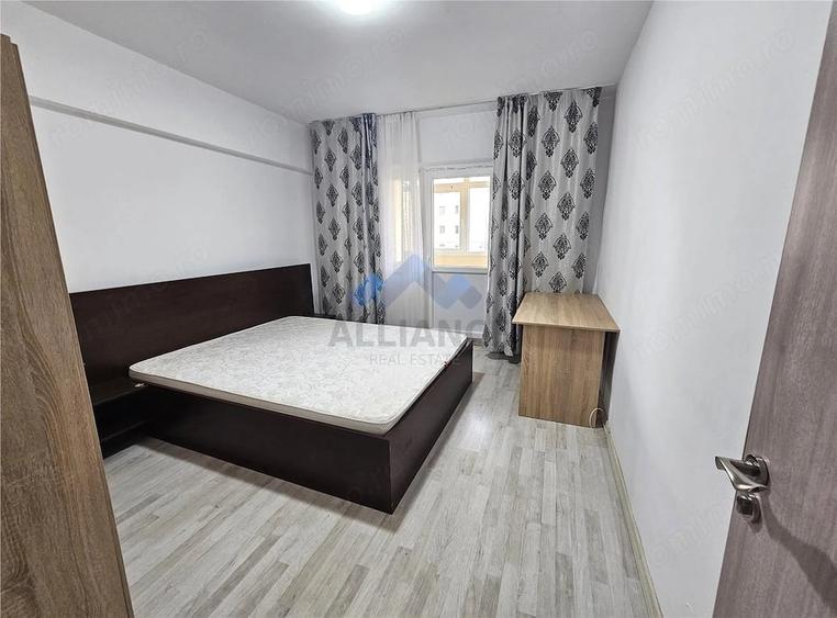 Apartament cu 3 camere decomandat în Filiași