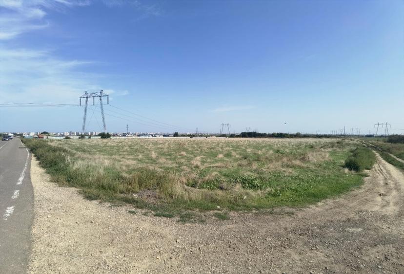 Teren de 44700 mp, în Centură