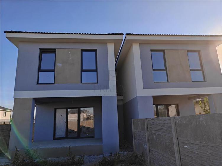 Duplex cu 4 camere cu Canalizare în Moșnița Nouă