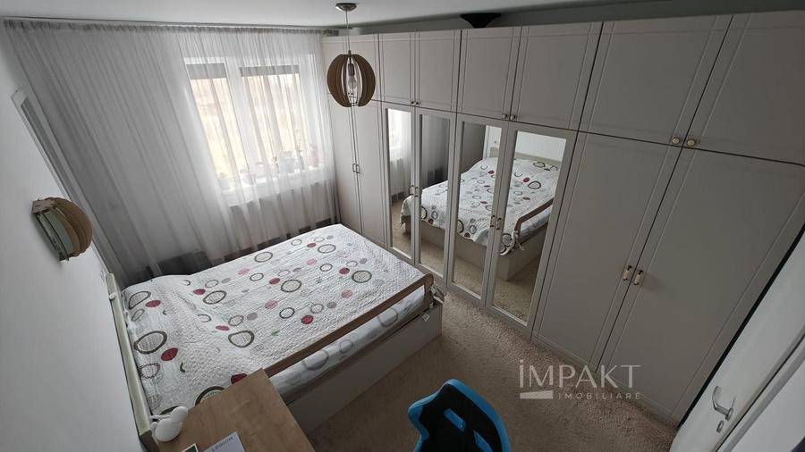 Apartament cu 3 camere semidecomandat în Europa