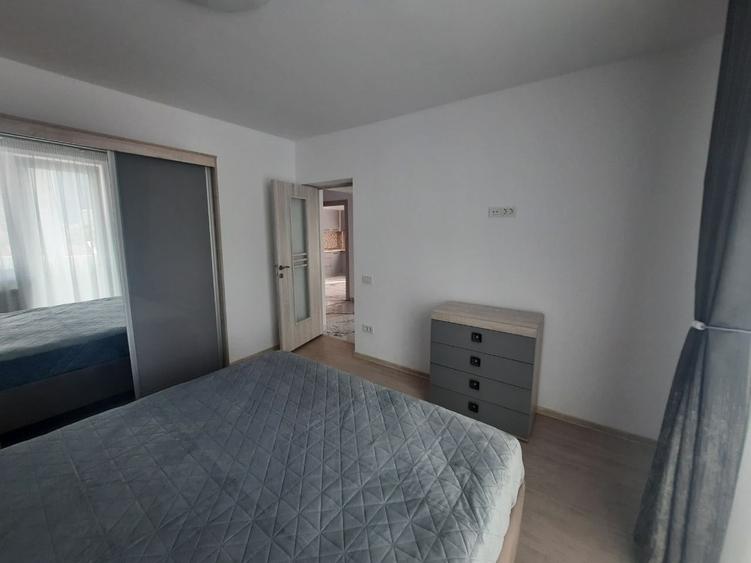 Apartament cu 3 camere decomandat în Mărăței