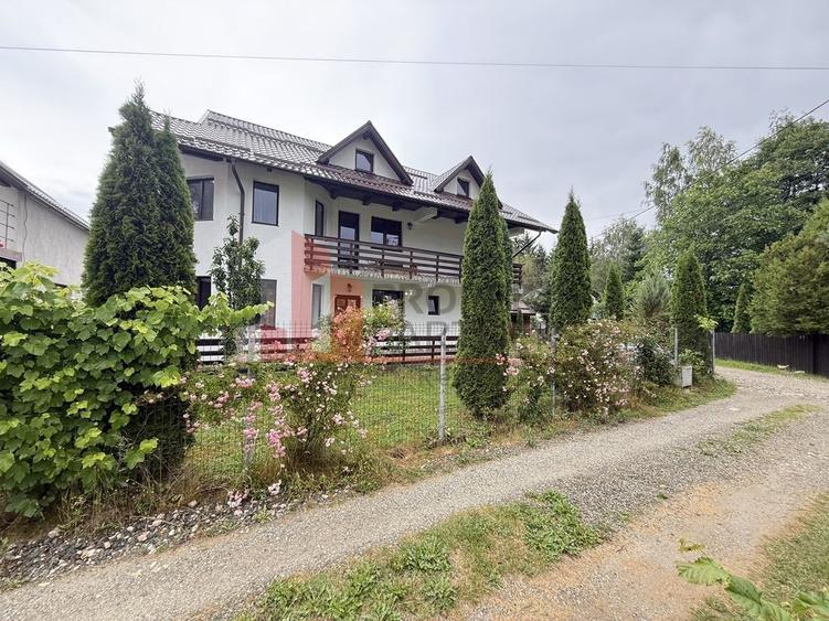 Casă individuală cu 7 camere cu Canalizare în Bran