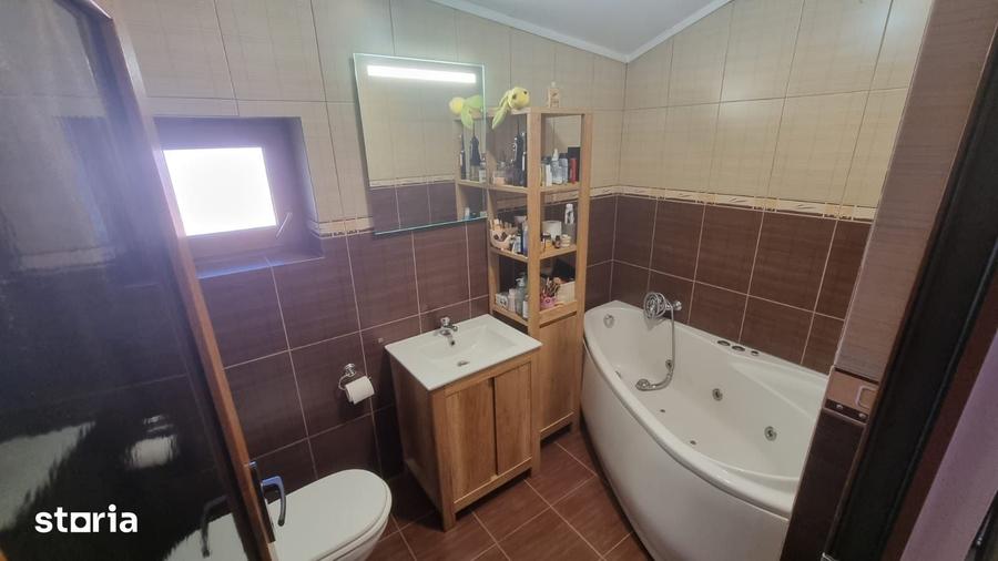 Casă cu 4 camere cu Teren 175 Mp în Central