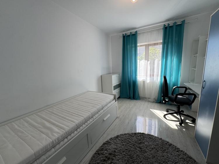 Apartament cu 3 camere decomandat în Între Lacuri