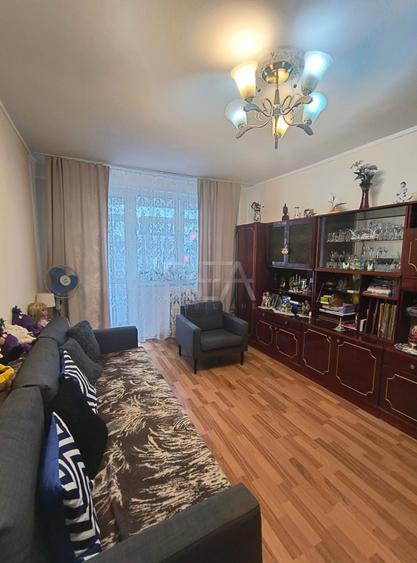 Apartament cu 3 camere decomandat, mobilat în Drumul Taberei