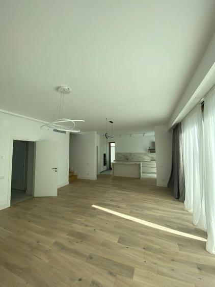 Casă individuală cu 5 camere cu Garaj în Central