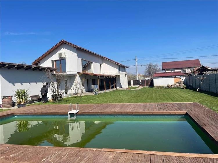 Casă individuală cu 6 camere cu Piscina în Ronaț