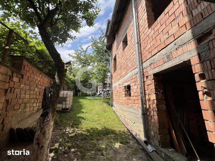 Casă cu 6 camere cu Teren 374 Mp în Central