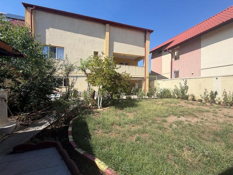 Casă cu 6 camere cu Teren 400 Mp în Fundeni
