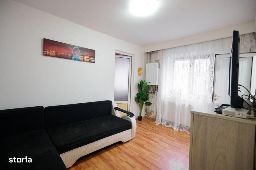 Apartament cu 3 camere semidecomandat în Trivale
