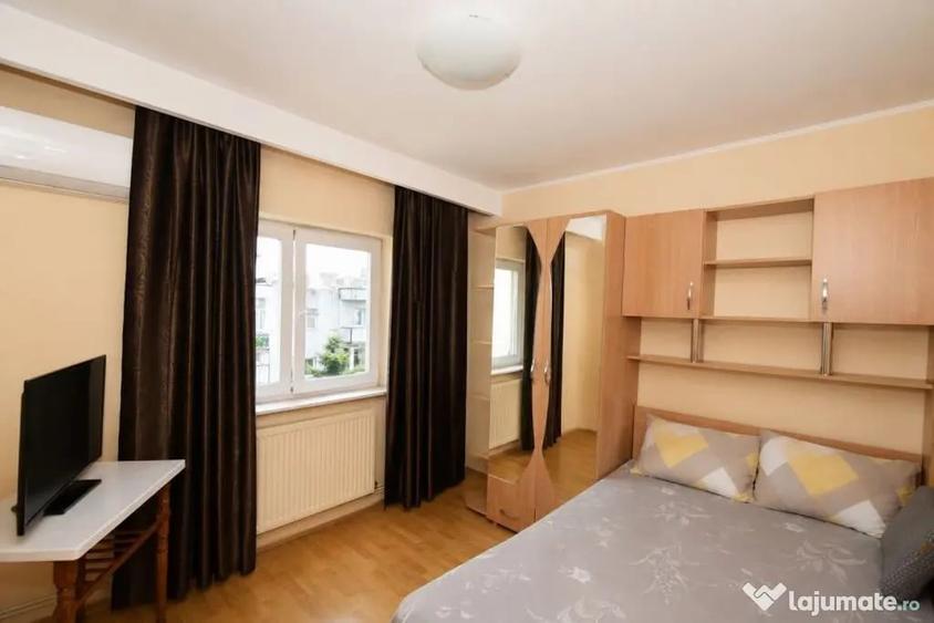 Apartament cu 3 camere decomandat în Prundu
