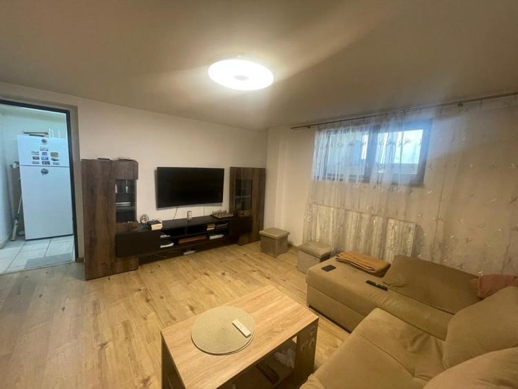 Apartament cu 2 camere decomandat, mobilat în Rovine
