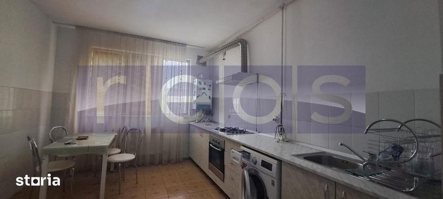 Apartament cu 3 camere semidecomandat, mobilat în Central