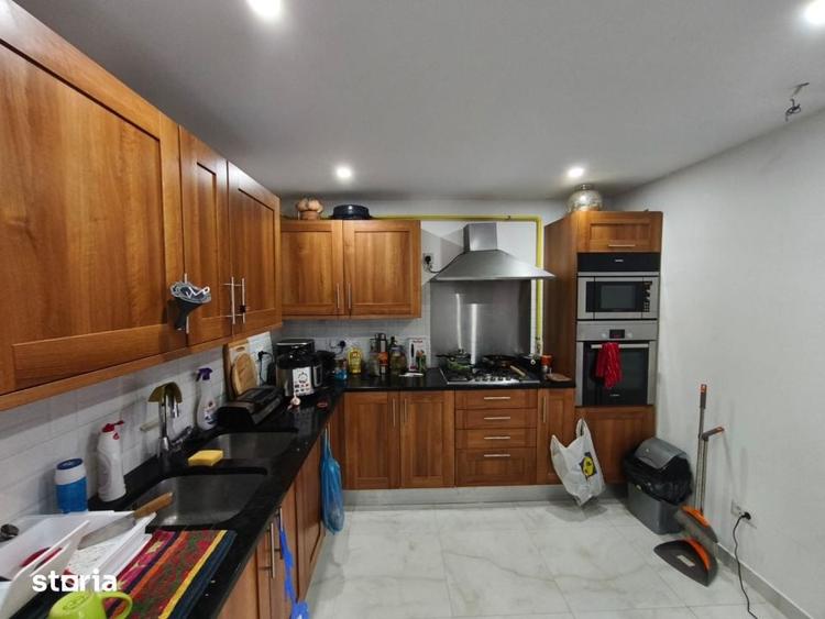 Casă cu 5 camere cu Teren 500 Mp în Central