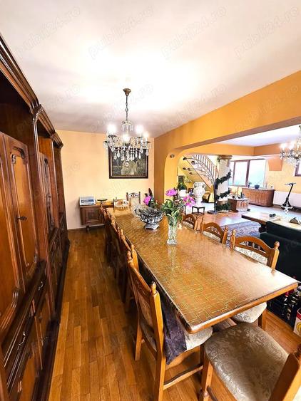 Casă cu 5 camere cu Teren 600 Mp în Central