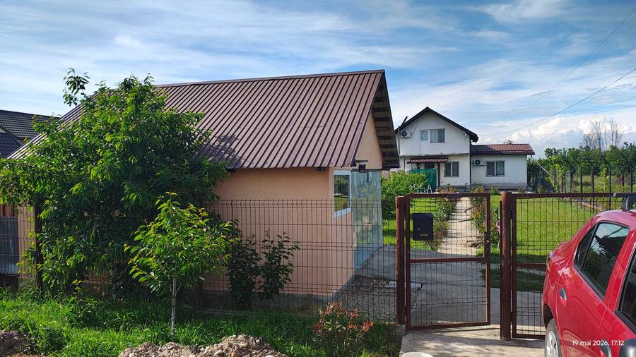 Casă cu 4 camere în Mânăstioara