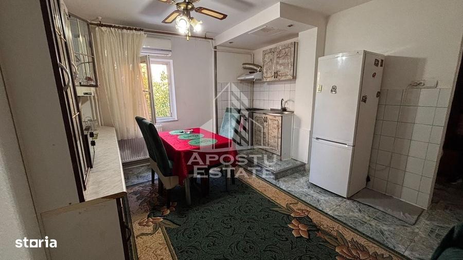 Apartament cu 3 camere semidecomandat în Central
